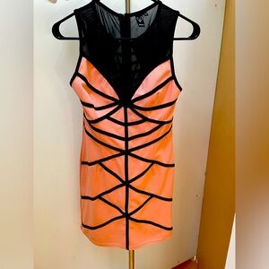 Sexy cut-out mini dress in light pink and black